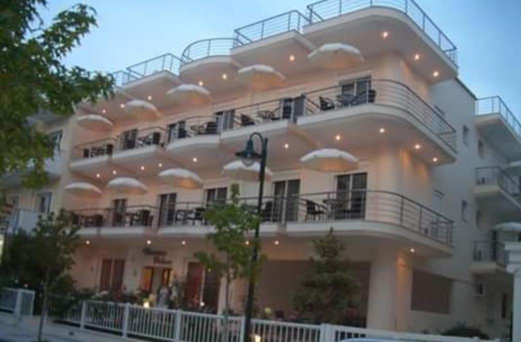 Christina Hotel Olympiakí Aktí Buitenkant foto