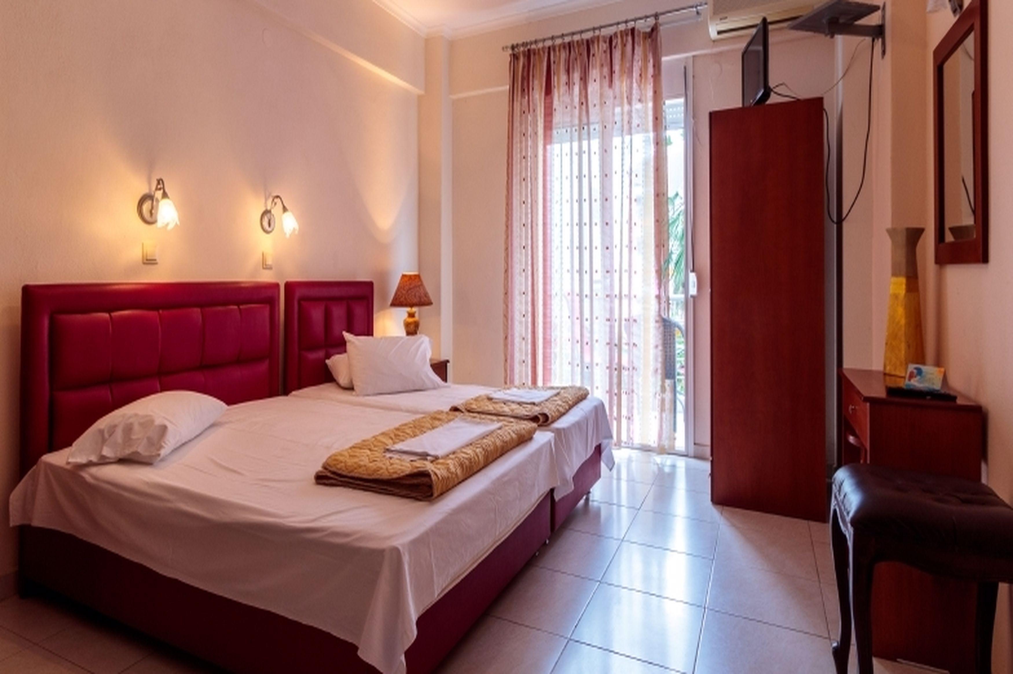 Christina Hotel Olympiakí Aktí Buitenkant foto