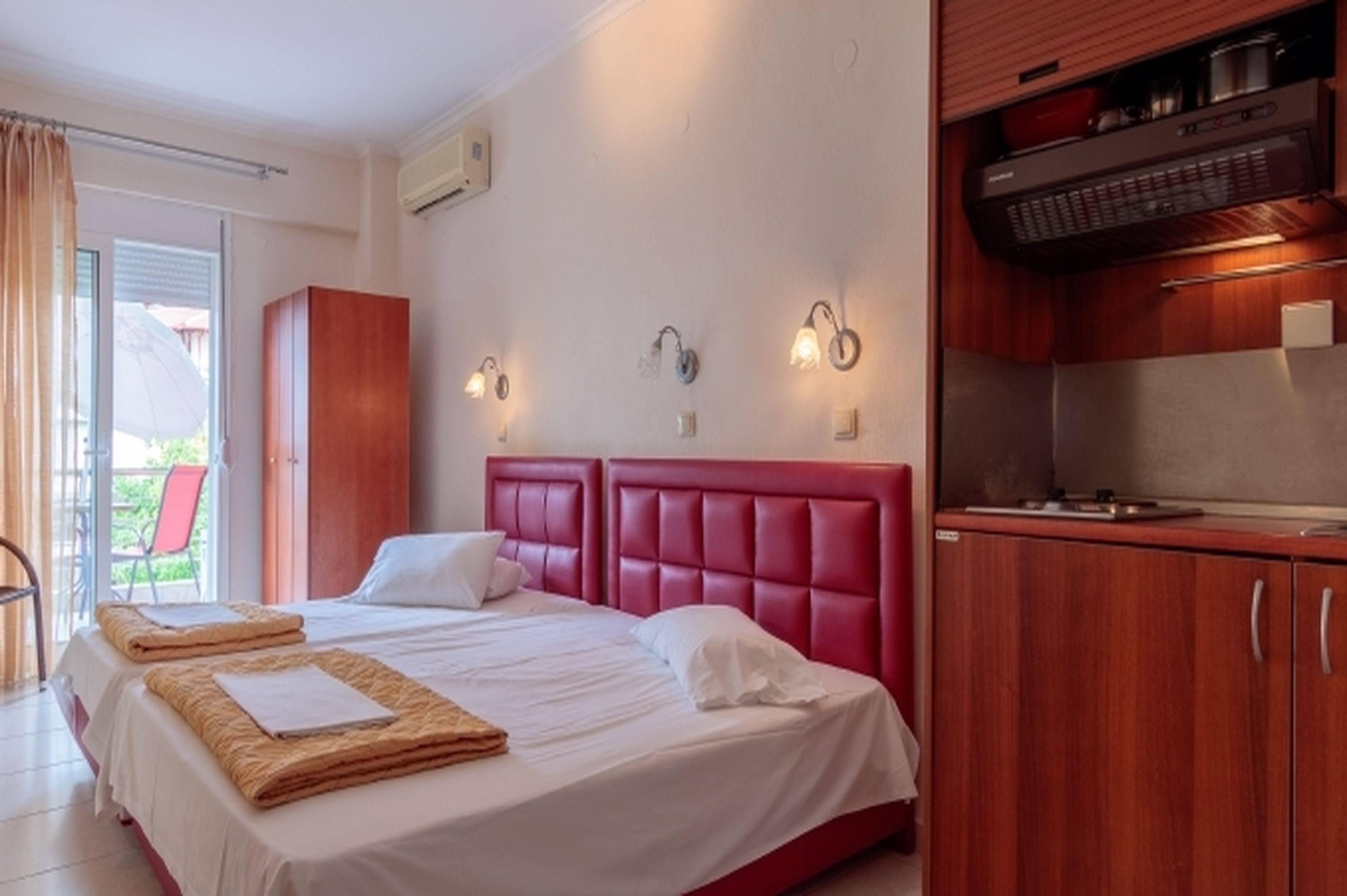 Christina Hotel Olympiakí Aktí Buitenkant foto